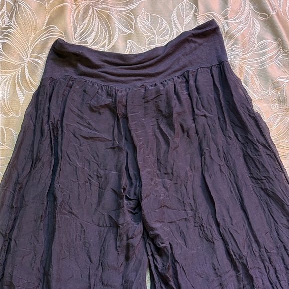 Flouncy, Fully Lined, Large Elastic Waist Band - Size Large - Picture 2 of 10